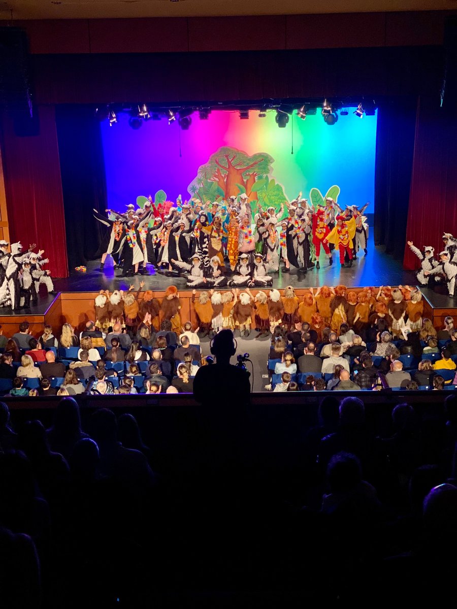 schoolpresence's tweet photo. Thursday night concert vibes 🎶

School photography is another part of our core business. We cover school concerts, headshots, whole day photography, drone, fetes, fairs, camps and pretty much anything else! 

Featuring St Peter Julian Eymard’s concert. https://t.co/DXzXAcq1tb