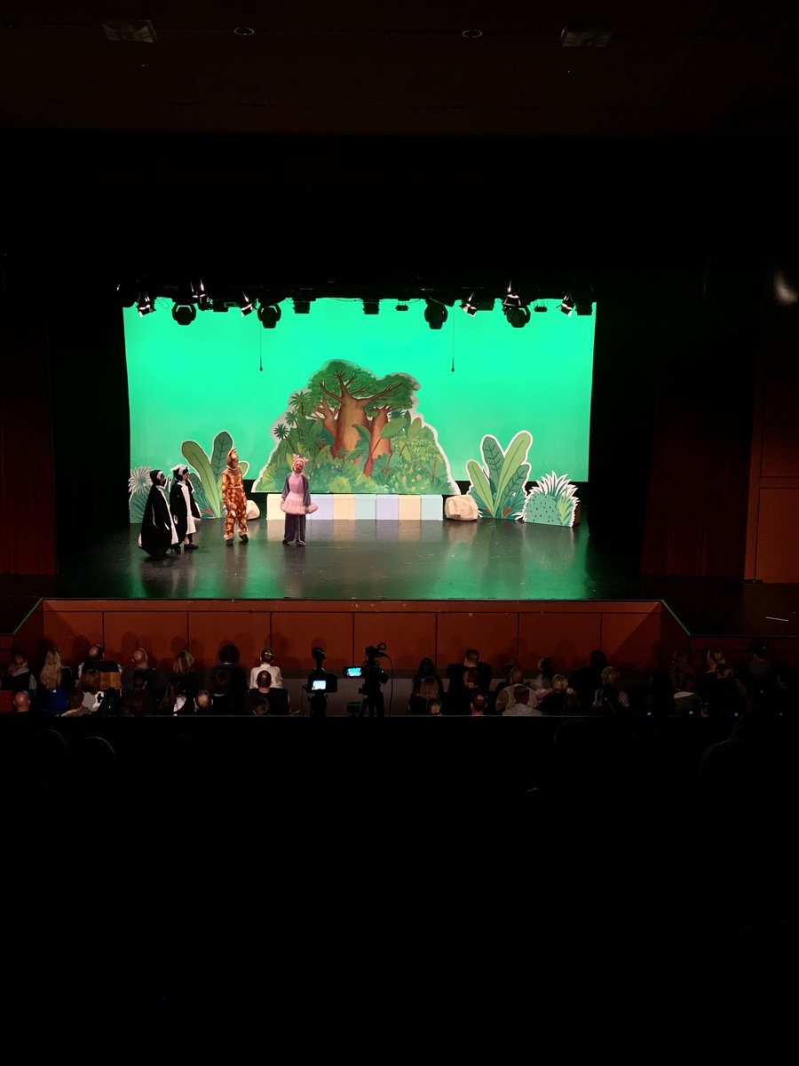 Thursday night concert vibes 🎶

School photography is another part of our core business. We cover school concerts, headshots, whole day photography, drone, fetes, fairs, camps and pretty much anything else! 

Featuring St Peter Julian Eymard’s concert.