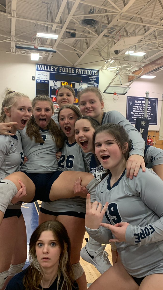 Great win 3 set by our JV team against Fairview! Way to end the season strong ladies! Endlessly proud of how you have all grown over the season!💙🤍