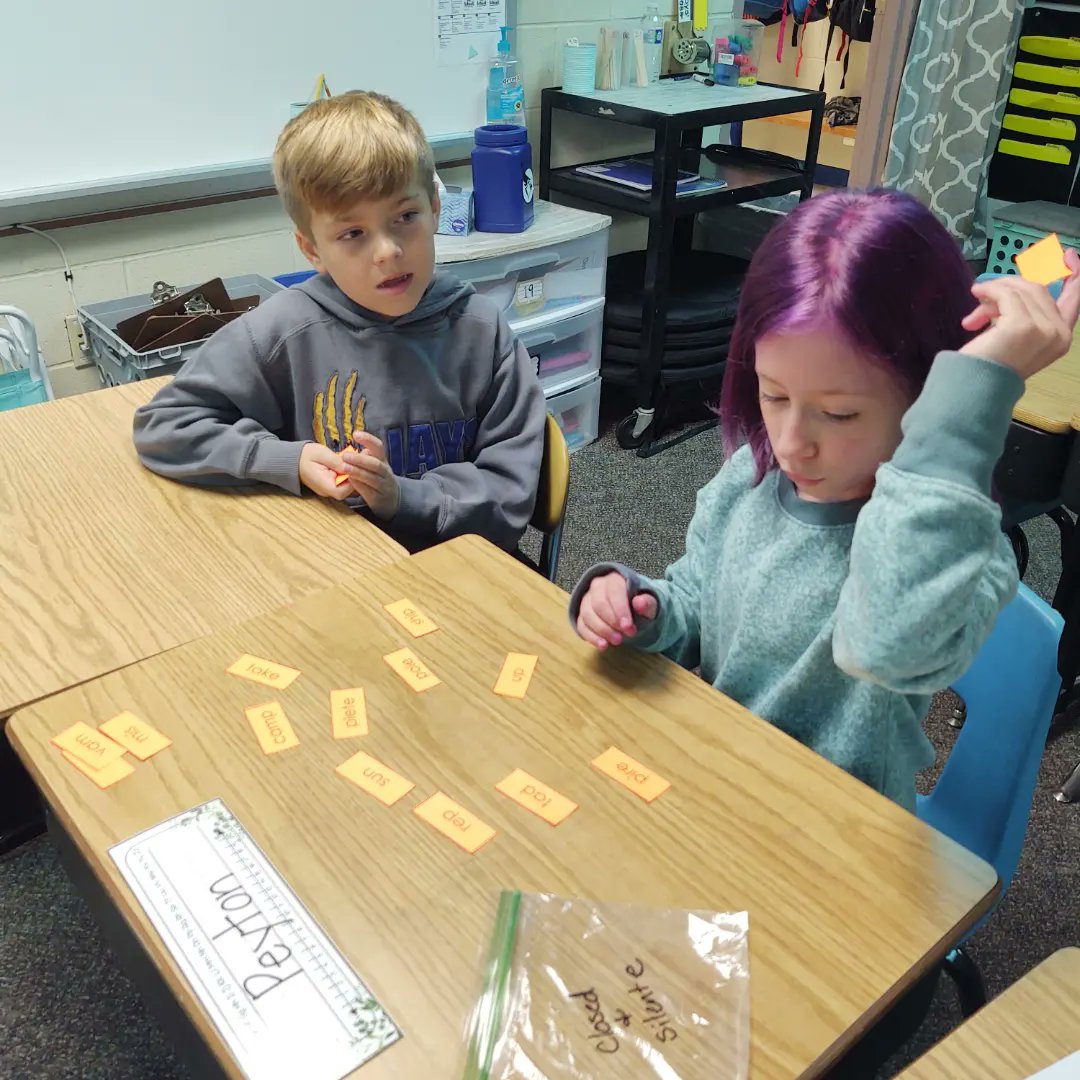 SchultzHartley3's tweet photo. Combining closed syllables and vowel/consonant/e syllables. #silente #vce https://t.co/od742hWYTF