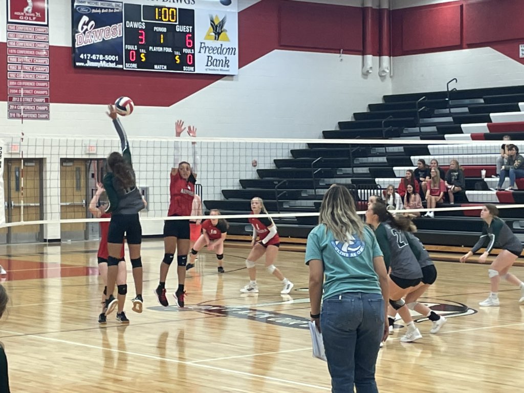 MVHighSchool's tweet photo. VB- JV defeats Aurora tonight!  Great job ladies! @bridgettschmutz https://t.co/So00wrafzW