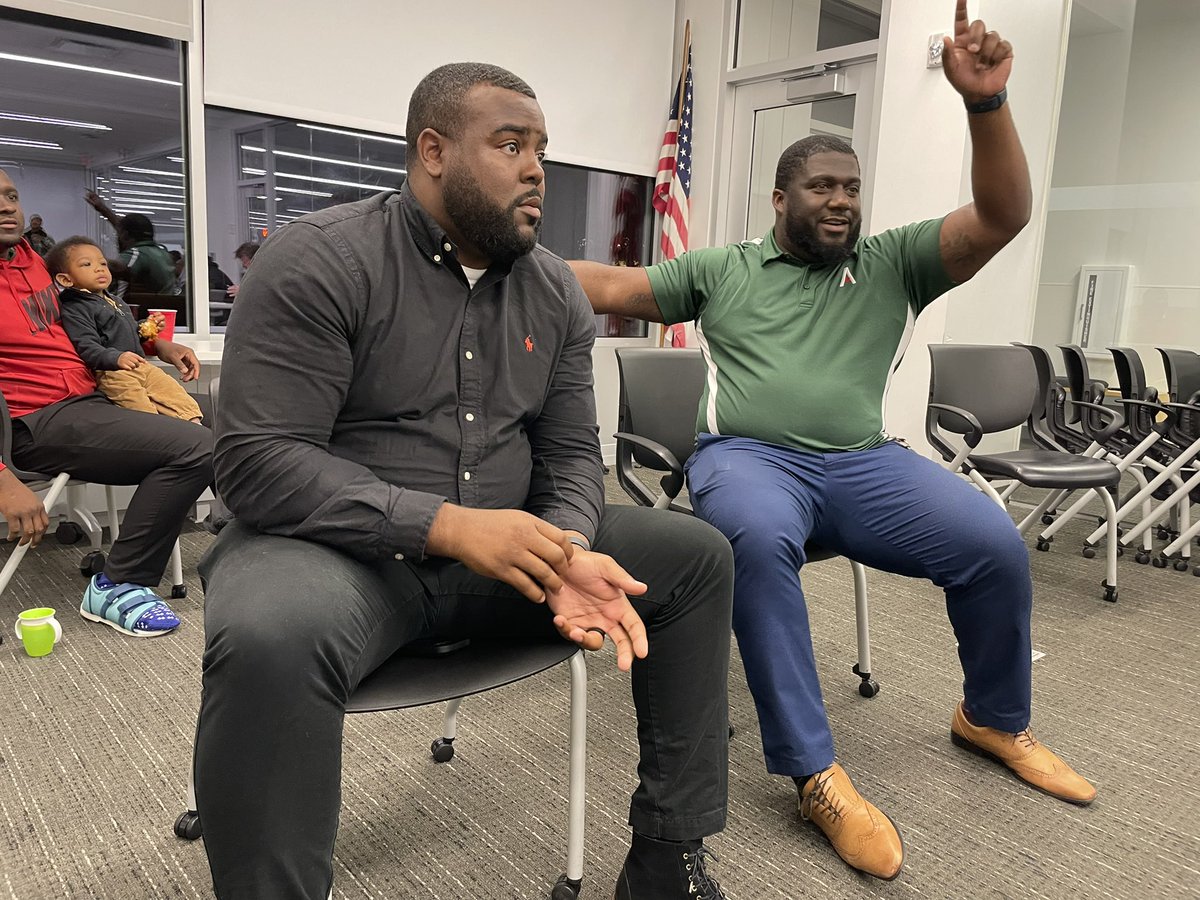 eh_kees's tweet photo. Room full of Black FATHERS… talking about fatherhood.
South Parsons, Columbus, Ohio.
For Dads, By Dads. Real Dads, Real Talk.
#AAWellness https://t.co/NTWNCR4Hhk