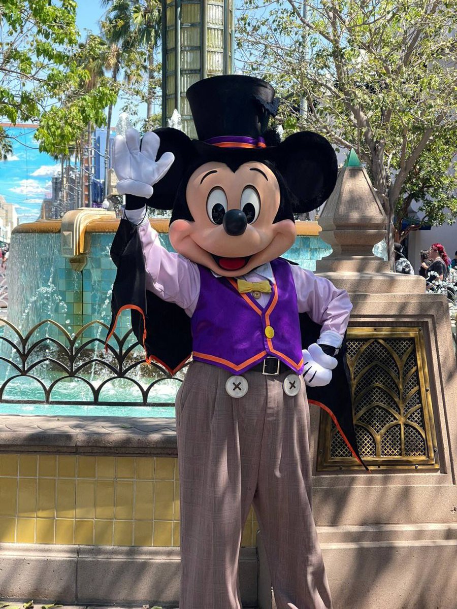 # DisneyCalif. Halloween