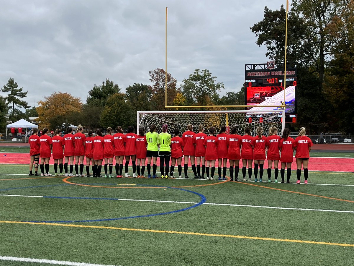 NHGVSoccer's tweet photo. A thrilling 2-1 victory in double OT for the VAR squad this afternoon as we honored and remembered former student-athlete,Riley Boyle. Great game @NVOT_Athletics in the pouring rain.
Goals scored by:
⚽️ Buono
⚽️Anvar (game winning header in 91st minute)
Assist by: Geller https://t.co/TF67gkad0p