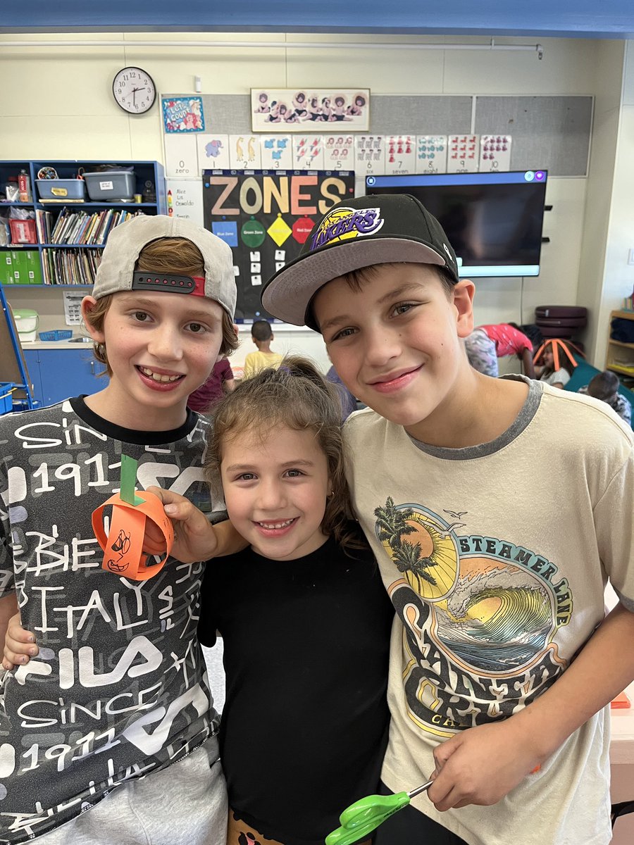 smusgrove2's tweet photo. Big Buddy pumpkin makingโฆ#bugbuddies #pumpkinseason #sd40learns @LKCougars #kelvinkindies https://t.co/XOBlQOIuCX