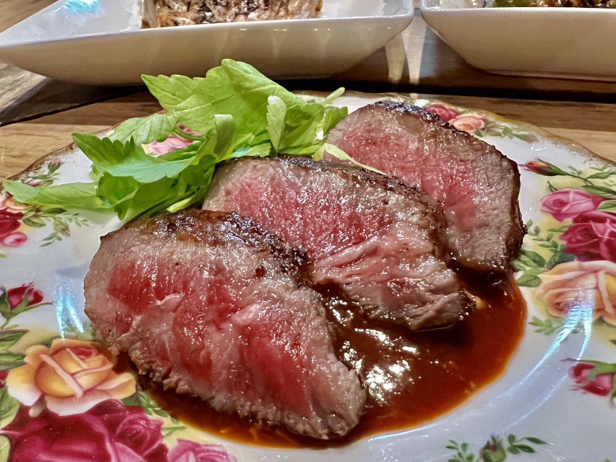 nutthonx's tweet photo. เพื่อนชาวญี่ปุ่นพามาทาน #Izakaya ที่ร้าน home cooking แท้ๆ ทำอาหารแบบ humble แต่ serious quality ของโคตรดี สดทุกอย่าง #eatlikelocal #crewlife #cabincrew https://t.co/x5MnJfcBgR