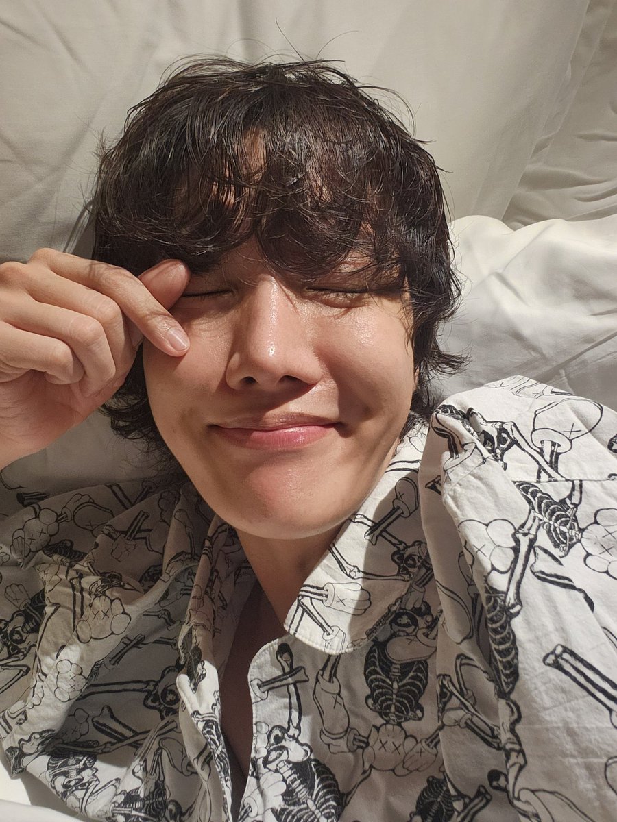 yehbts's tweet photo. this is what happiness will always look like https://t.co/JA5J41pDRU