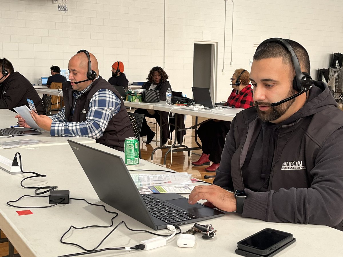 chicagolabor's tweet photo. Love to see the passion and commitment from @IUOELocal399 and @ufcw1546 members volunteering their time tonight (before the @ChicagoBears game!) to get out the YES Vote for Workers Rights!

#VoteYesForWorkersRights https://t.co/QO8yJffX3h