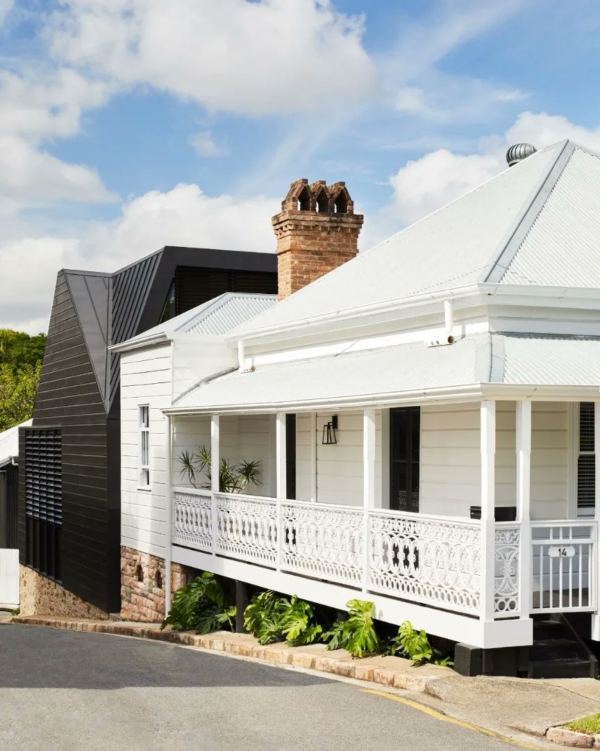 Albert Villa by bureau^proberts 

A blending of the old and new, all the backdrop of an internal garden, capturing the views of Brisbane! 

Head to the link below to read more in Hunter &amp; Folk

emmakatewilson.net/new

#australianarchitecture #bureauproberts
