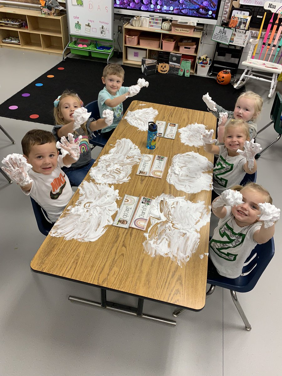 MPreschoolers's tweet photo. Practicing our letters just got a lot more fun….. and messy! 😄🎉🤍 #sensory #preschoolrocks #littlezeps #gozeps #letterpractice https://t.co/U6ZwuMeakK
