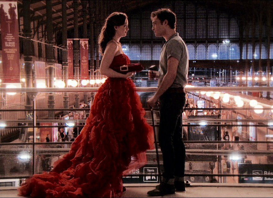 Una de las escena más icónica de gossip girl, es chuck y blair encontrándose en parís como almas gemelas