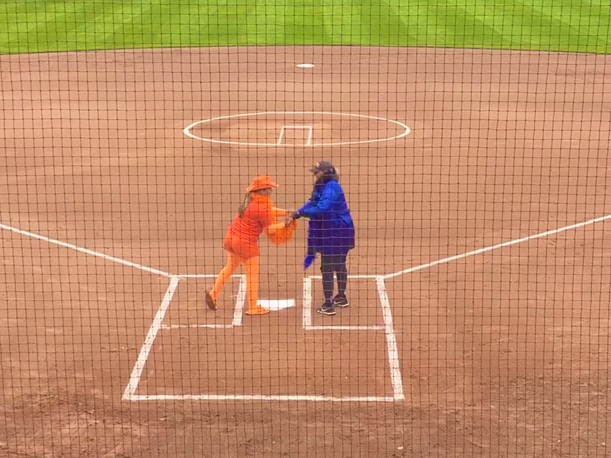HopeCollegeSB's tweet photo. Orange and Blue Scrimmage 2022 📸
Pros: Orange Team Victory 🏆
Cons: Weeks later we are still finding random boa feathers
#RollDutch | #DutchBall https://t.co/vsFkoesM4j