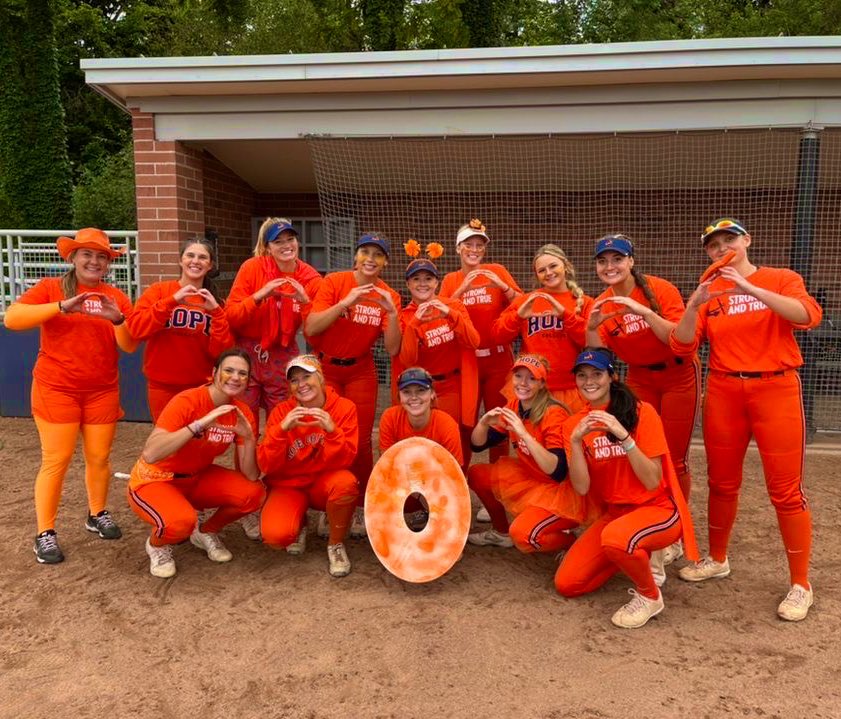 HopeCollegeSB's tweet photo. Orange and Blue Scrimmage 2022 📸
Pros: Orange Team Victory 🏆
Cons: Weeks later we are still finding random boa feathers
#RollDutch | #DutchBall https://t.co/vsFkoesM4j