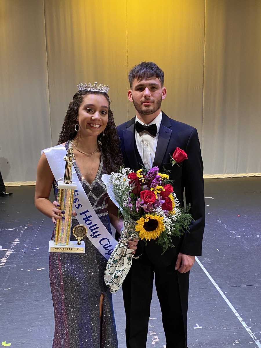 BoltsPrincipal's tweet photo. Congratulations to Alyssia Gomez! Miss Holly City 2023 🧡💙@millvillesuper  @MillvillePSInfo https://t.co/Z1nJYDUOQb