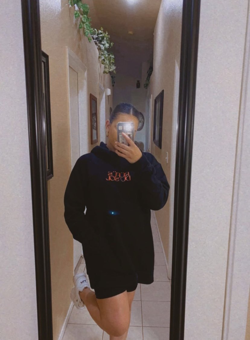 jackiemedranoxo's tweet photo. Love my @RufusDuSol hoodie 🖤 #surrendertour https://t.co/jrrvZbXrwo
