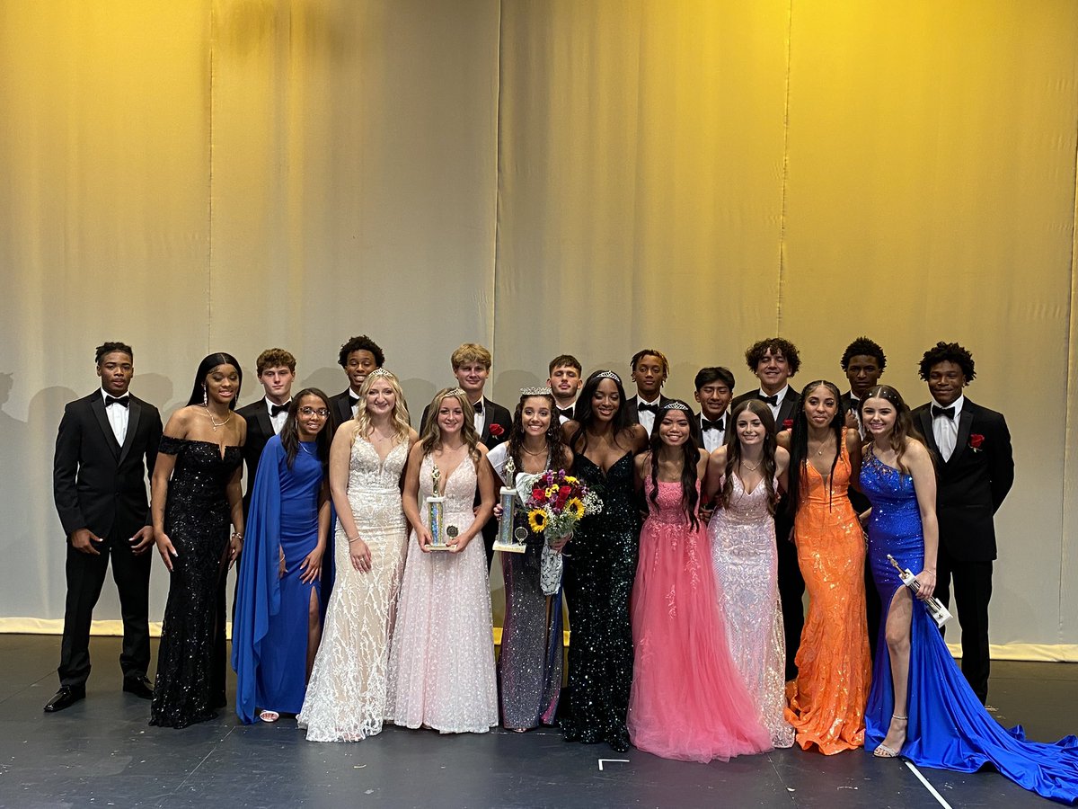 BoltsPrincipal's tweet photo. Congratulations to all of our Miss Holly City contestants and their escorts! You all were amazing! 🧡💙@millvillesuper @MillvillePSInfo https://t.co/3kF3rNWUS9