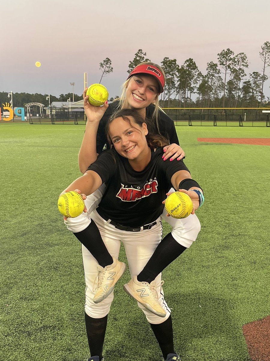 Throw back Thursday to when these besties went yard back to back! #besties #doubledingers