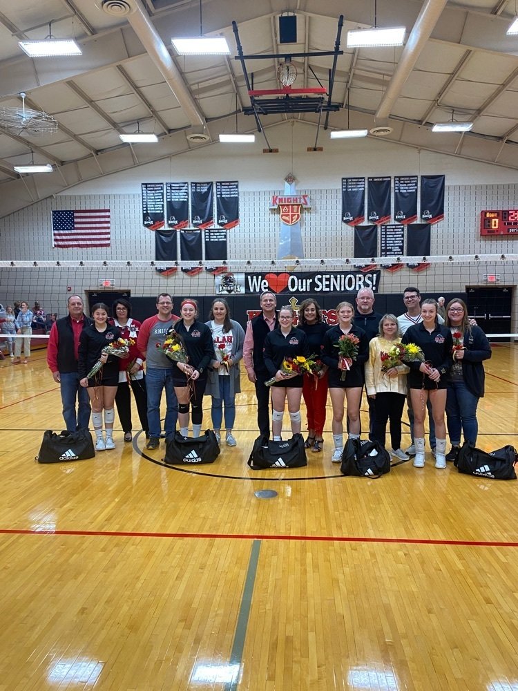 ALAHKnights's tweet photo. Congratulations to our senior volleyball student-athletes and their parents! https://t.co/xypCmLDyo5