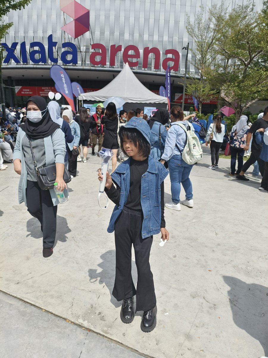 PanttyPant's tweet photo. Thank you for coming together my little girl. both help distribute ,walking long ,distances in the hot sun ,Come back late... Help each other whistle at the concert.
Thank you my lovely niece.💙
20221010
#SS9inKL https://t.co/0GwoWFDBXo
