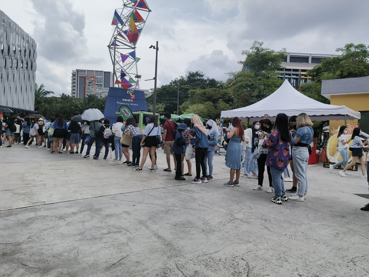 PanttyPant's tweet photo. Thank you for coming together my little girl. both help distribute ,walking long ,distances in the hot sun ,Come back late... Help each other whistle at the concert.
Thank you my lovely niece.💙
20221010
#SS9inKL https://t.co/0GwoWFDBXo