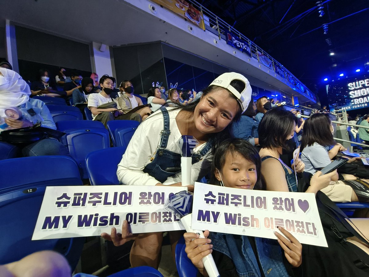 PanttyPant's tweet photo. Thank you for coming together my little girl. both help distribute ,walking long ,distances in the hot sun ,Come back late... Help each other whistle at the concert.
Thank you my lovely niece.💙
20221010
#SS9inKL https://t.co/0GwoWFDBXo