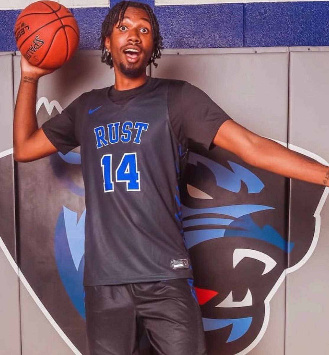 Rust_Athletics's tweet photo. #WinningSZN: The #Bearcats are checkin in π₯
Mark your calendars for Midnight Madness Oct. 19 at 9pm in #BearcatCountry π
#RushToRust #Nike #RCAthletics #YouShouldveBeenABearcat #RCMBB #RCWBB #RCBasketball #BearcatNation https://t.co/pY3GRIfItg