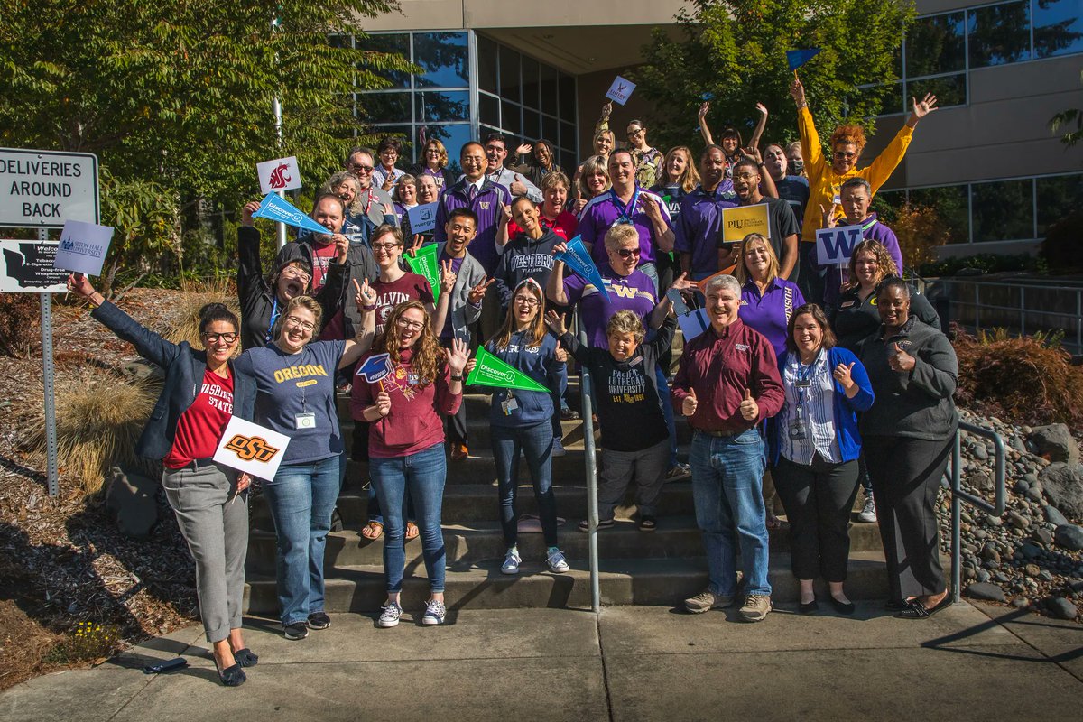 FWPS210's tweet photo. It’s #CollegeGearDay and FWPS scholars and staff are expressing their school pride by wearing college gear. At @federalwayhigh local organizations were onsite to talk with scholars about opportunities for their futures.  @DiscoverUWA #CollegeandCareerReady #FWPSGoal5 https://t.co/aJ5TFgqwEM