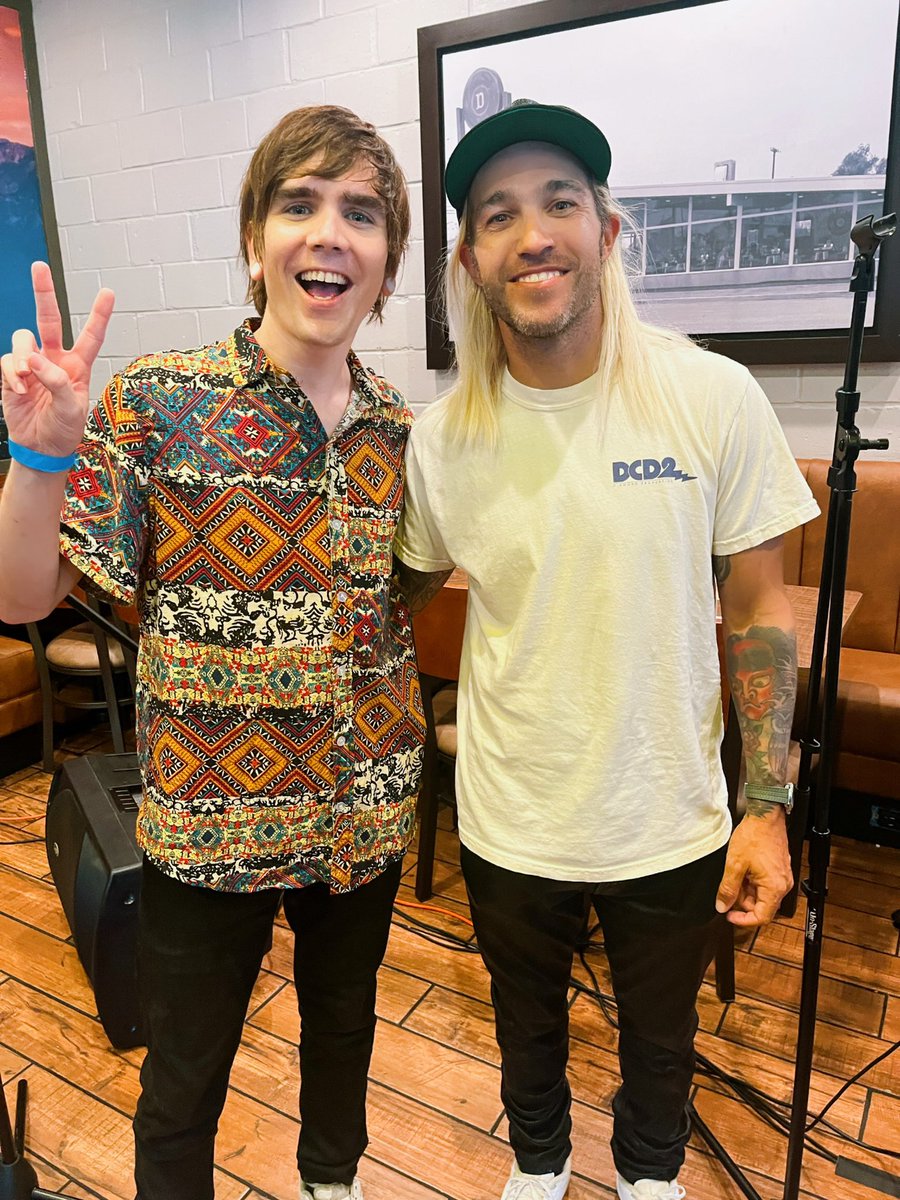 A very sweaty me and @petewentz because I went hard at the homie @gamesweplayfl’s dennys show