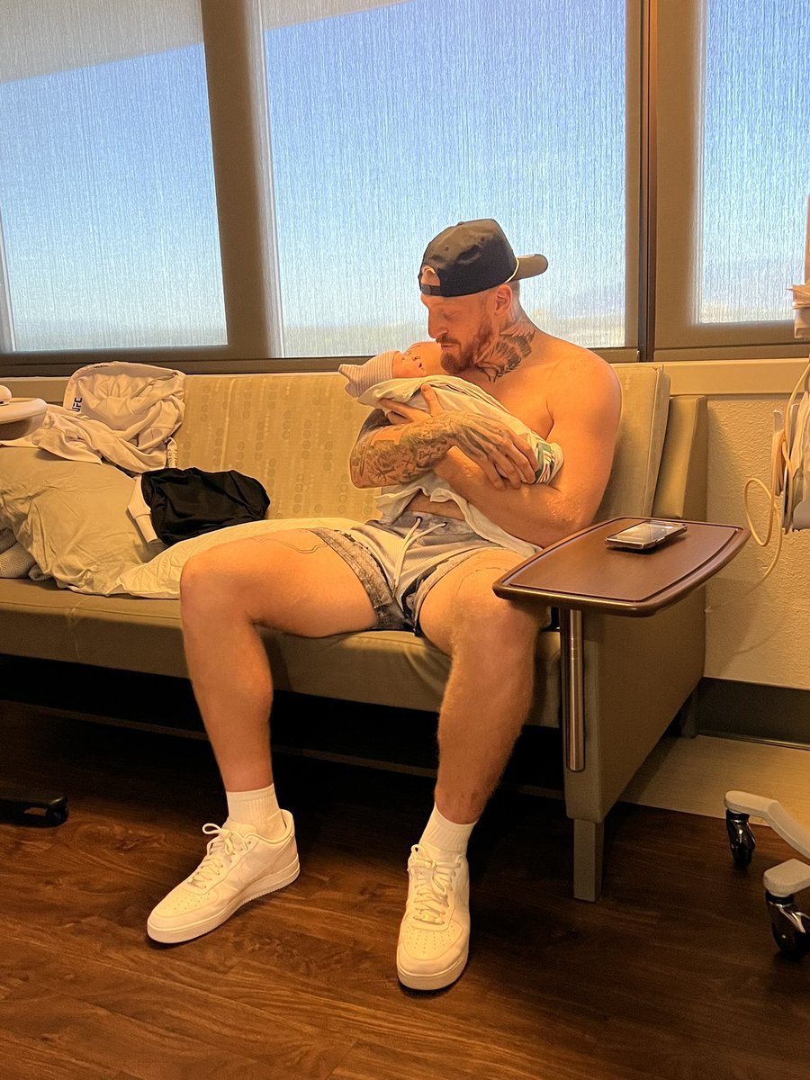 CrosbyMaxx's tweet image. 🖤🖤🖤