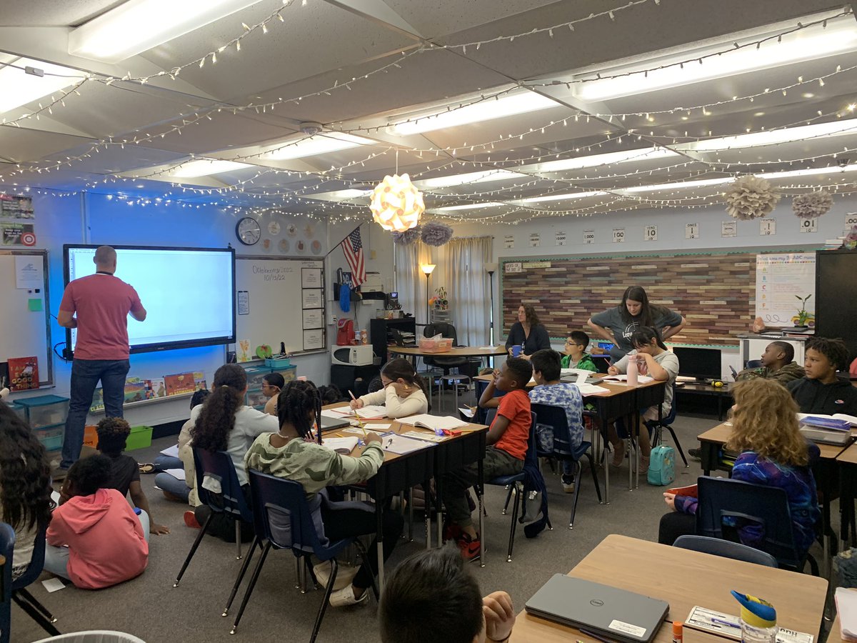 Compton5thGrade's tweet photo. It’s always a great day when our wonderful instructional coach is able to step in and teach our classes some amazing math strategies ! #MakeAnImpact https://t.co/dEF6bJw3Ry