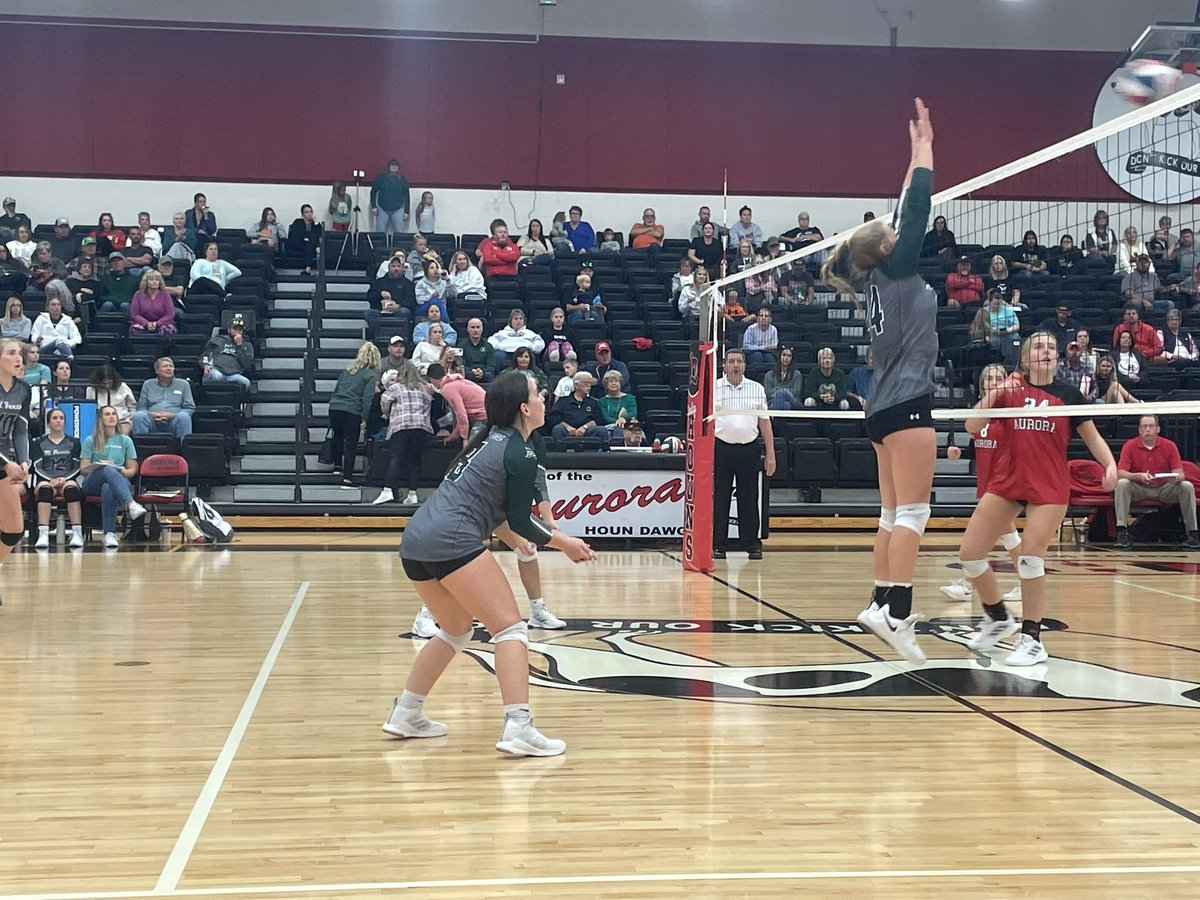 MVHighSchool's tweet photo. VB-Second set goes to the Mt’Neers!  25-15!  @bridgettschmutz https://t.co/rIKgU1MaCi