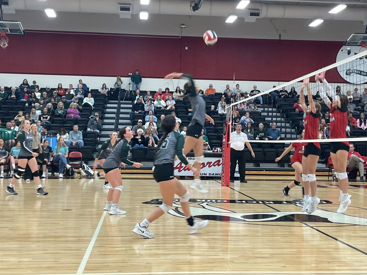 MVHighSchool's tweet photo. VB-Second set goes to the Mt’Neers!  25-15!  @bridgettschmutz https://t.co/rIKgU1MaCi