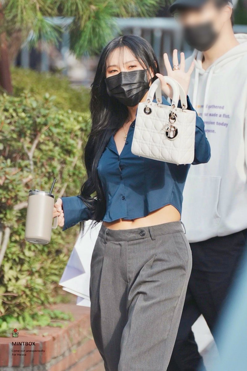 mintbox_0619's tweet photo. 221014 뮤직뱅크 출근 프리뷰

#마마무 #화사 #Hwasa

따수운 슈퍼스타 https://t.co/97atHYirna