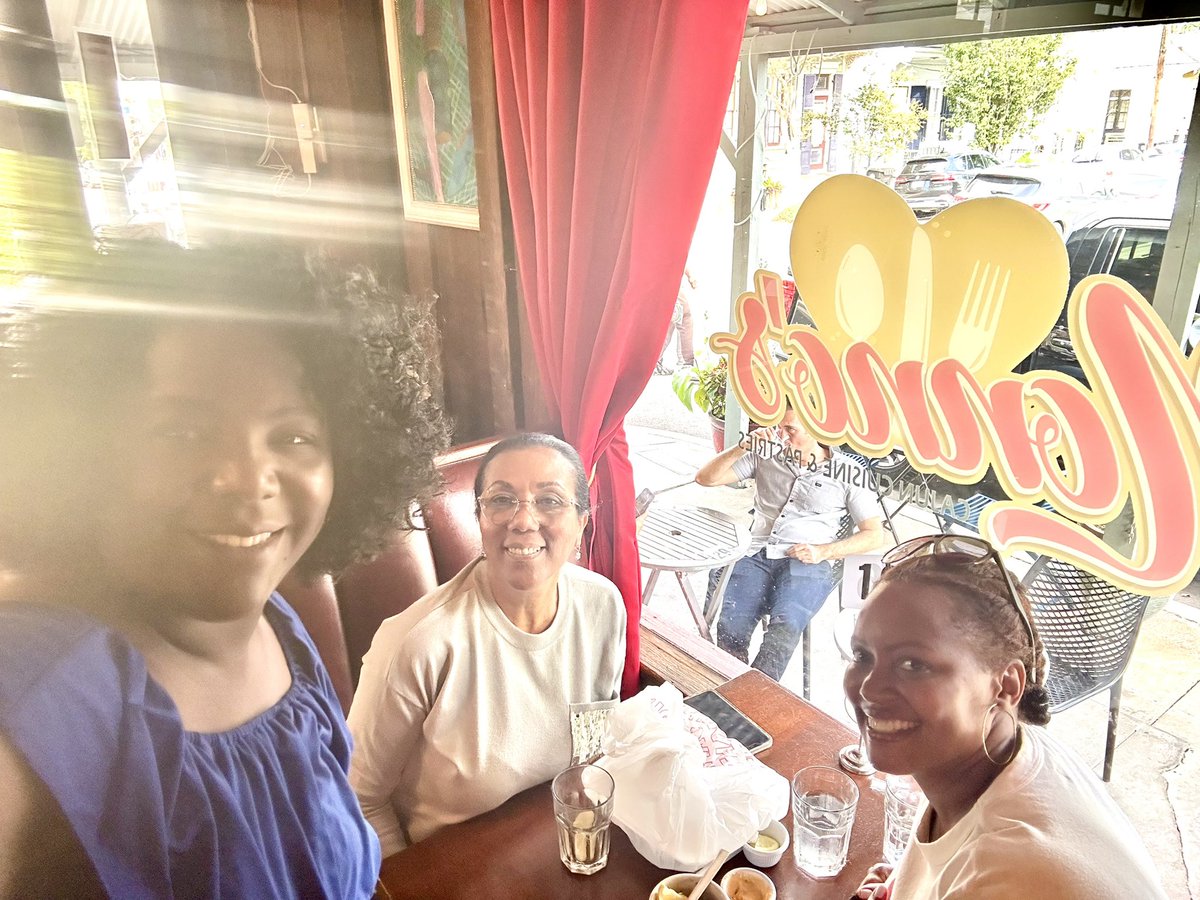 DeeBoydBroker's tweet photo. The Rockstar Realtors enjoyed a working lunch meeting at Nonnoโs Cajun Cuisine. We LUNCH local. If you are in market to buy, invest, lease or sell, call 504-533-8701
#realtor #realestate #buyersagent #sellersagent #luxuryrealestate #delishaboydllc #DelishaboydRealty #HGTV https://t.co/gBbaBjVUpQ