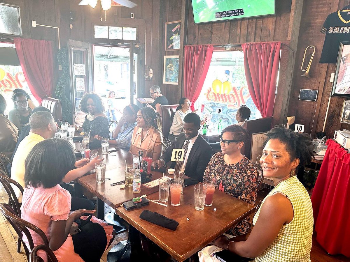 DeeBoydBroker's tweet photo. The Rockstar Realtors enjoyed a working lunch meeting at Nonnoโs Cajun Cuisine. We LUNCH local. If you are in market to buy, invest, lease or sell, call 504-533-8701
#realtor #realestate #buyersagent #sellersagent #luxuryrealestate #delishaboydllc #DelishaboydRealty #HGTV https://t.co/gBbaBjVUpQ