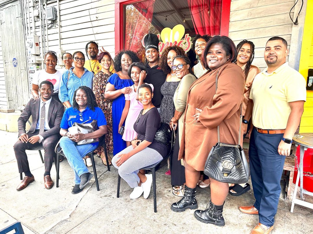 DeeBoydBroker's tweet photo. The Rockstar Realtors enjoyed a working lunch meeting at Nonnoโs Cajun Cuisine. We LUNCH local. If you are in market to buy, invest, lease or sell, call 504-533-8701
#realtor #realestate #buyersagent #sellersagent #luxuryrealestate #delishaboydllc #DelishaboydRealty #HGTV https://t.co/gBbaBjVUpQ