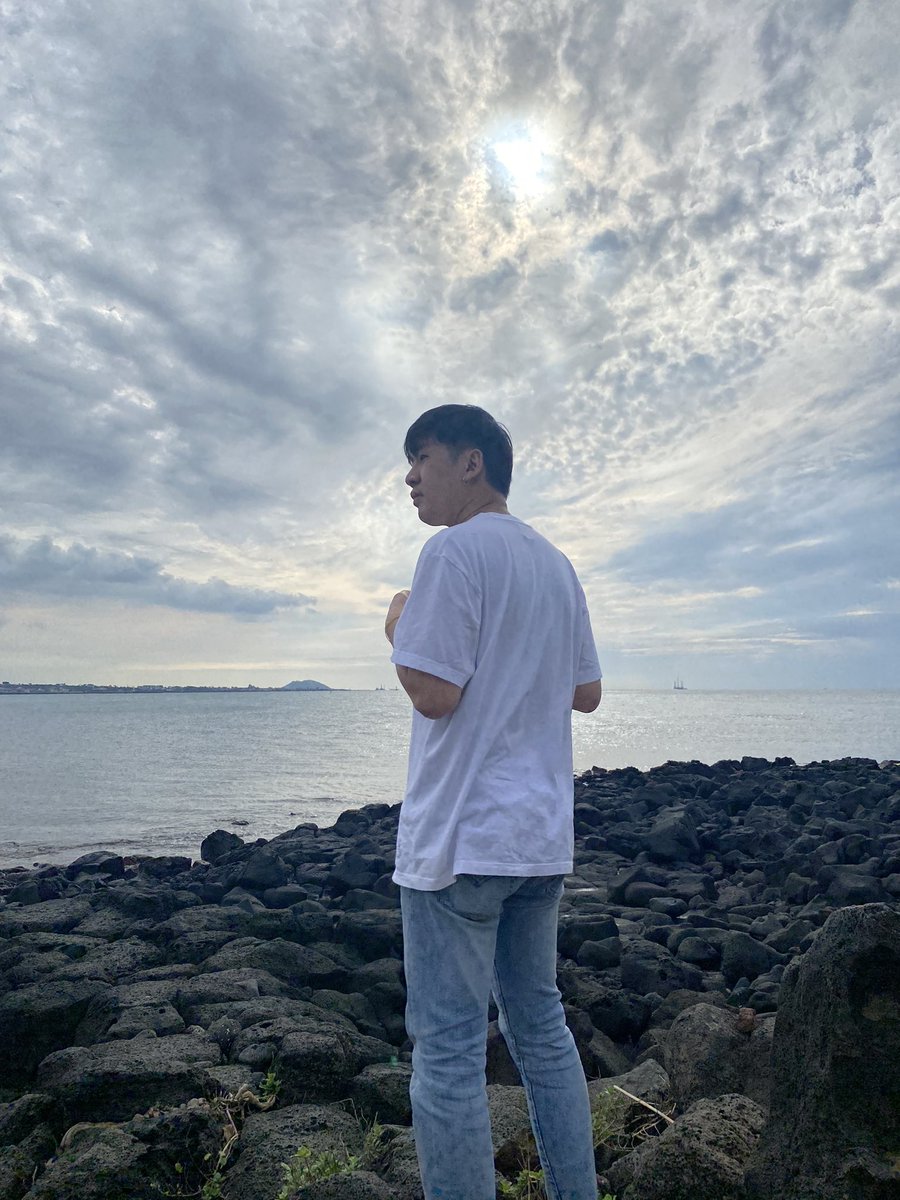 vintements's tweet photo. In a world where you can be anything, be kind 😇 #tillmykingdomcomes #thedaywillcome #연약할때강하고 https://t.co/XnF10C2VrU