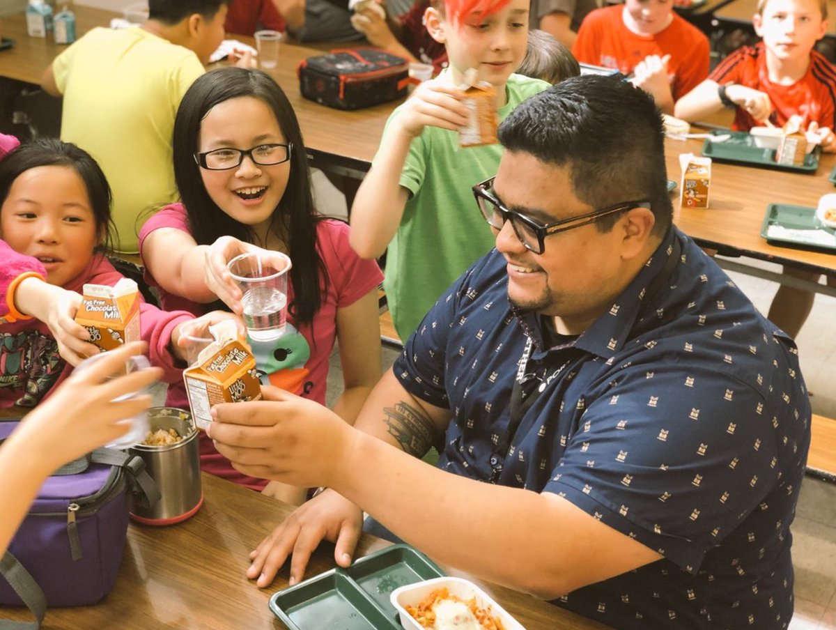 CEO_Guadalupe's tweet photo. .@PPSConnect is a better school system because of your dedicated leadership @JonGarc1a. Thank you for being relentlessly student-centered, and for always thinking about how everyone can move forward together. I have appreciated your partnership. 

Cheers to the Chief of Staff! https://t.co/fh9YDXg84f
