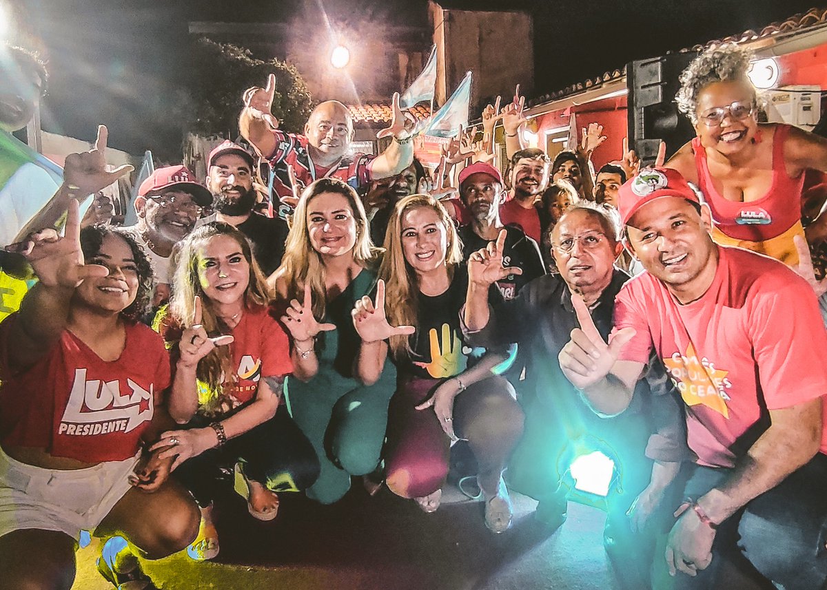 israelsegundof's tweet photo. Dia 13, dia de festa aqui no quintal da @luiziannelinspt, pra agitar e movimentar todo mundo da #esquerda de #Fortaleza. Não esqueçam dia 30 vote 1️⃣3️⃣ vote no @LulaOficial ❤️⭐
@Marilacerdapt
@LuizianneLinsPT
@augustabritodep
@lilianedopt
#PT #ptceara #ptbrasil #LulaPresidente https://t.co/pkqkr57hjq