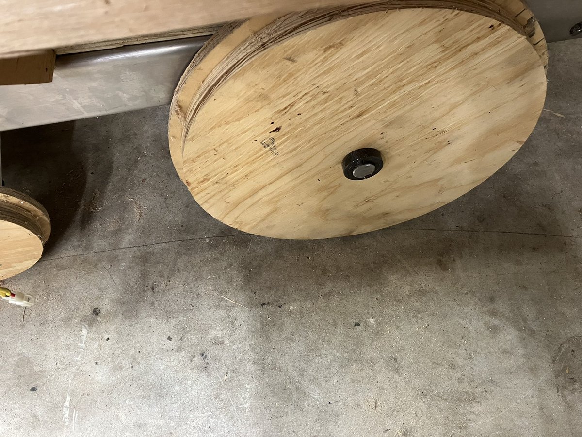 EscapeAutoworks's tweet photo. The angle for the drive wheels in a curve is horrendous… based on a 10ft radius to the outside track. Might have to rethink this one. The wheels are going to be so tight to the frame. 🤦🏻‍♂️ #makestuff https://t.co/SkMVF7OVE8