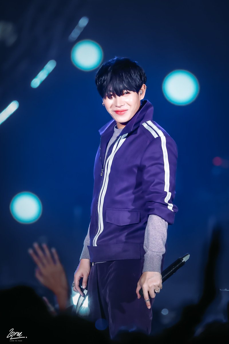 ying_sinnia's tweet photo. ตื่นมาแบบง่วงๆ เพราะเมื่อคืนนอนดึก +นอนไม่หลับ มัวแต่กลัวจะลืมบัตรแฟนมีต!! ขนาดเราดูรอบวันอาทิตย์นะยังตื่นเต้นขนาดนี้😅 @peckpalit
702 SEE U TOMORROW 
#พรุ่งนี้แล้วแฟนมีตที่รอคอย
#เป๊กผลิตโชค
#PeckPalitchoke https://t.co/0bKebHhMHd