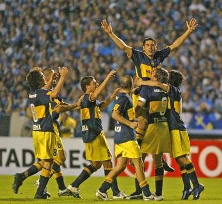 PalacioRodrigoS's tweet photo. Único hombre capaz de silenciar a 60 mil brasileros en una final de Libertadores. Pánico le tenían cada vez que lo veían en una cancha. https://t.co/sgzPE2EZz9
