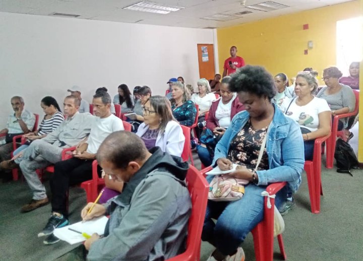 brion_pj's tweet photo. #Oc11
Taller "Democracia Directa y Propiedad", a cargo de @Juancavidal y Adriana Iglesias.
Un excelente taller que nos prepara para dar a conocer en las comunidades este movimiento, que tiene el objetivo de mejorar la vida del venezolano.
@Yna2705
@ActivismoPJ
@Activismopjmir https://t.co/eHjWMUqEbR