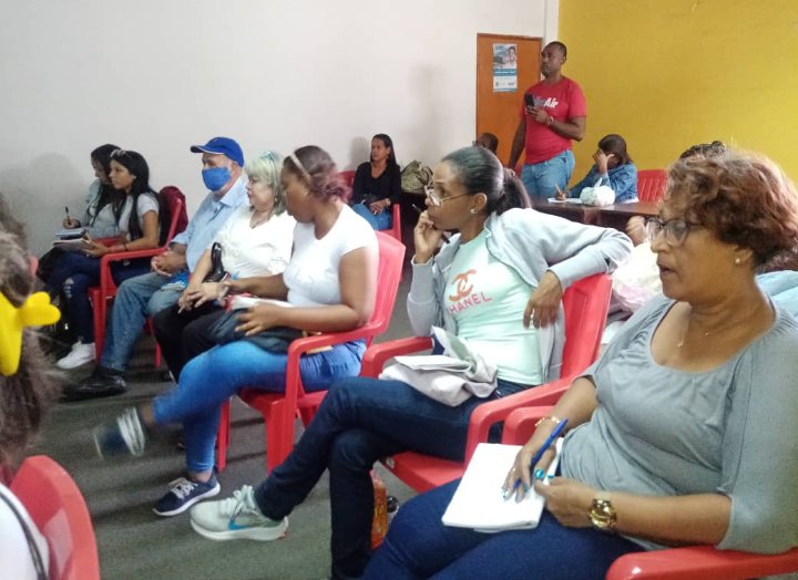 brion_pj's tweet photo. #Oc11
Taller "Democracia Directa y Propiedad", a cargo de @Juancavidal y Adriana Iglesias.
Un excelente taller que nos prepara para dar a conocer en las comunidades este movimiento, que tiene el objetivo de mejorar la vida del venezolano.
@Yna2705
@ActivismoPJ
@Activismopjmir https://t.co/eHjWMUqEbR