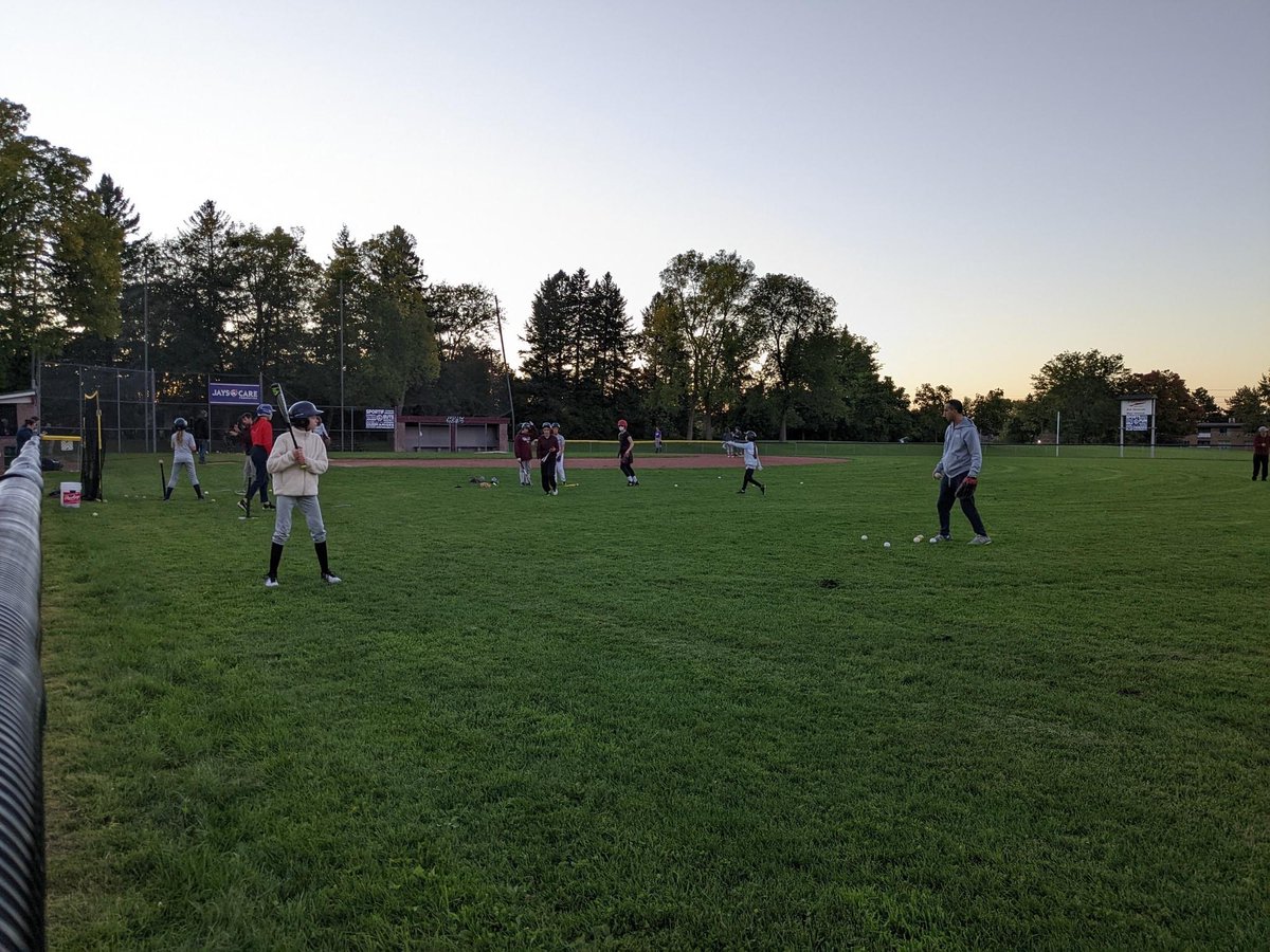OWLLD2's tweet photo. #THROWBACKTHURSDAY: Now that fall ball is finished for the season, here is a look back at some of the action from the last week of the sessionβ¦. Fear not, we will have some news on the winter training sessions soon!! #Baseball #LittleLeague #Ottawa #OWLL #OWLLTwins https://t.co/rVtI3dROeg