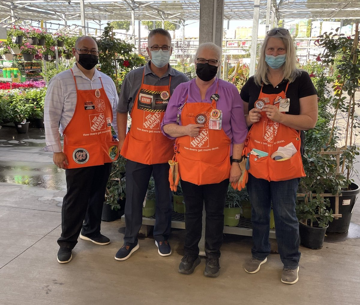 Not one, but 2 RVP Award Winners. Help me congratulate Sandy and Beth for being recognized by Steve. Well deserved ladies and thank you for all that you do at 6947. #D20 #PacNorthProud
