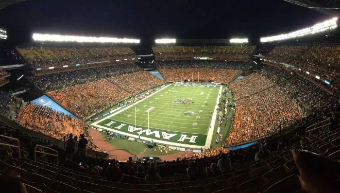 CliftonMosleyJr's tweet photo. University of Hawaii OFFERED ⚪️🟢 #HIGHLYBLESSED https://t.co/gTA8zhpkLv