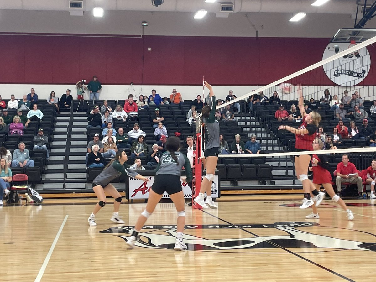 MVHighSchool's tweet photo. VB- Our ladies sweep Aurora in 3 straight sets!!  Great win tonight!! @bridgettschmutz https://t.co/2jEHlCvR0f