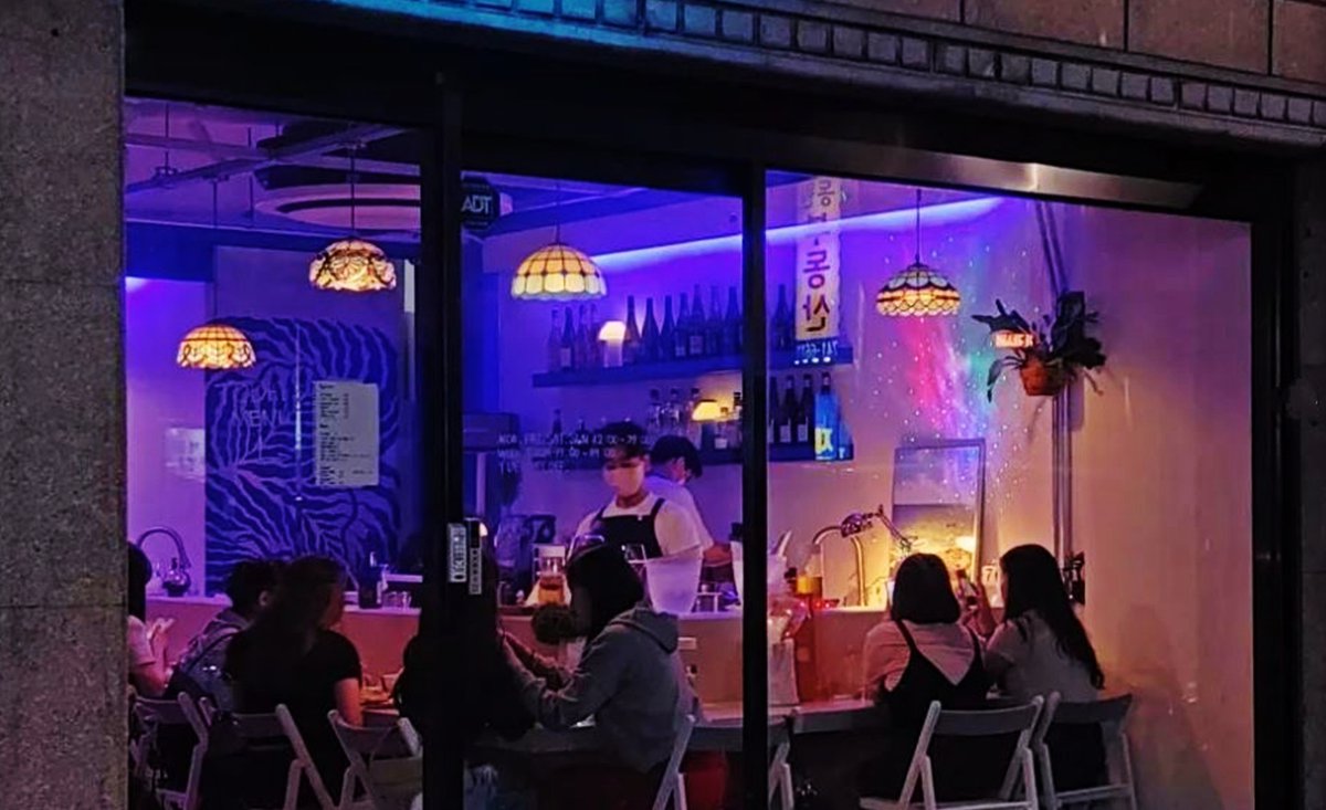 KoreabyMe's tweet photo. Sparkling Wine Bar in Busan: Soda Bar Renge
-🇲🇽 Sara Mae
Continue reading at: https://t.co/Qp0S9BlfYw
#Koreabyme #Busan #BusanBar #BusanRestaurant #SodaBarRenge #WineBar #BusanPub #BusanWine #Wine #sparklingwine #BusanMatJib #smallbusiness https://t.co/YtF39PjkXh