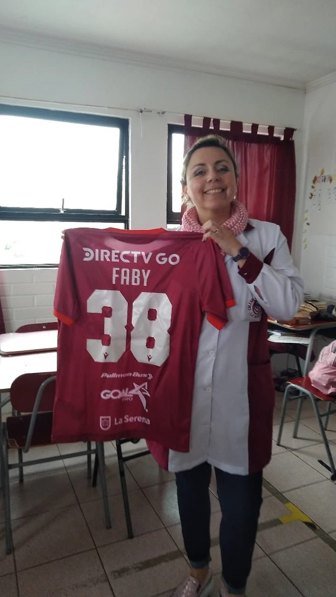 Quiero presumir el regalo de mis estudiantes para el #diadelprofesor2022 😎😎 
<a href="/CDLS_OFICIAL/">CD La Serena Oficial</a>, usaron el 38 porque mi curso es de esa cantidad 🥴 de estudiantes.